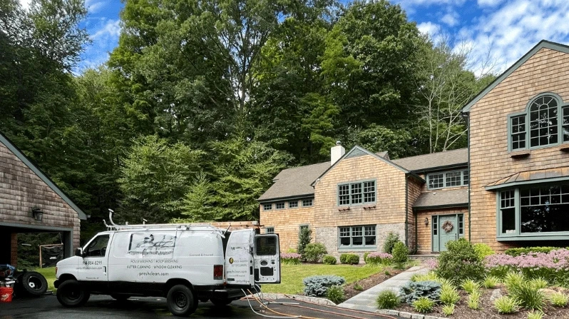 North Royalton Power Washing power washing crew working in Lakewood, OH